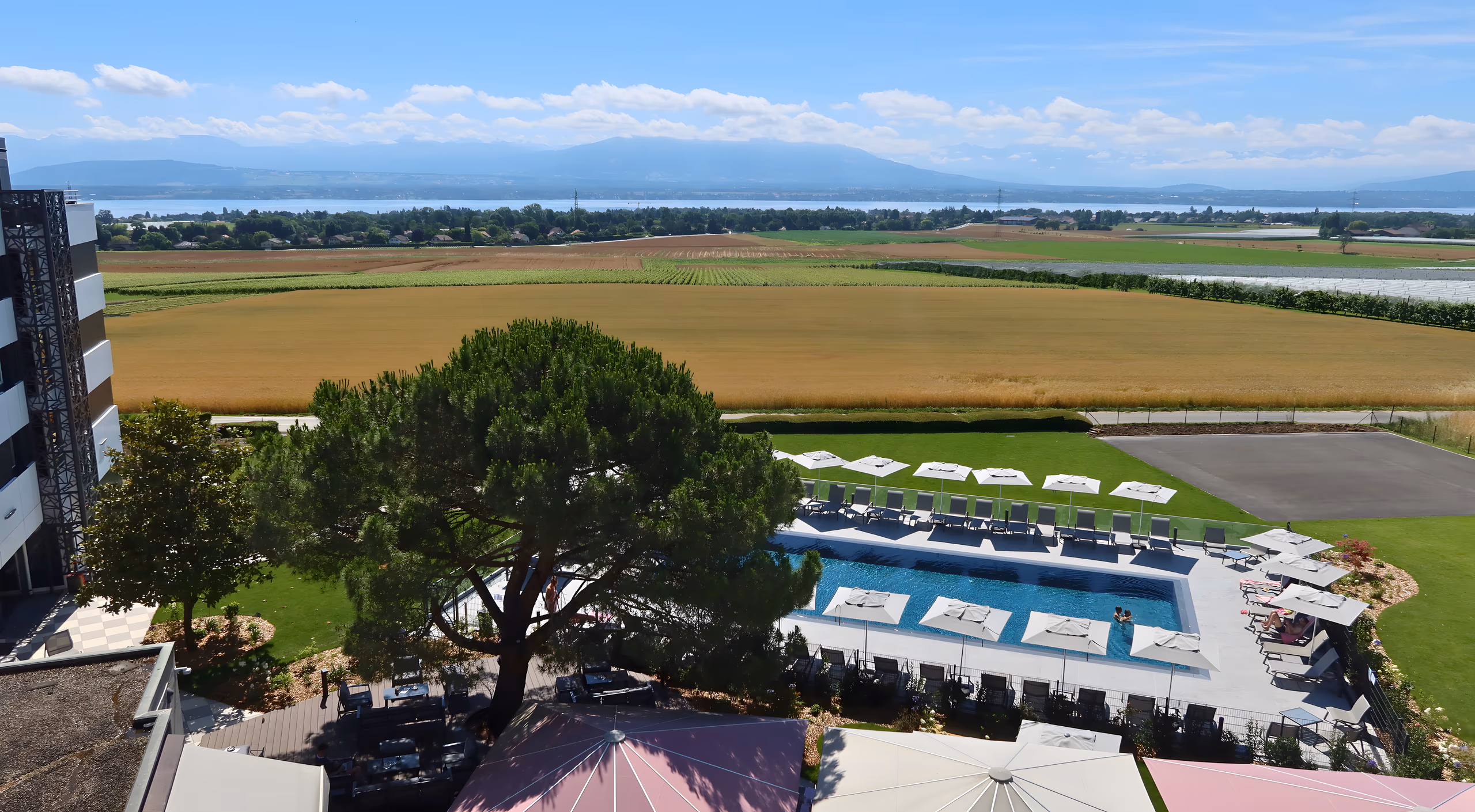 Everness Hotel & Resort