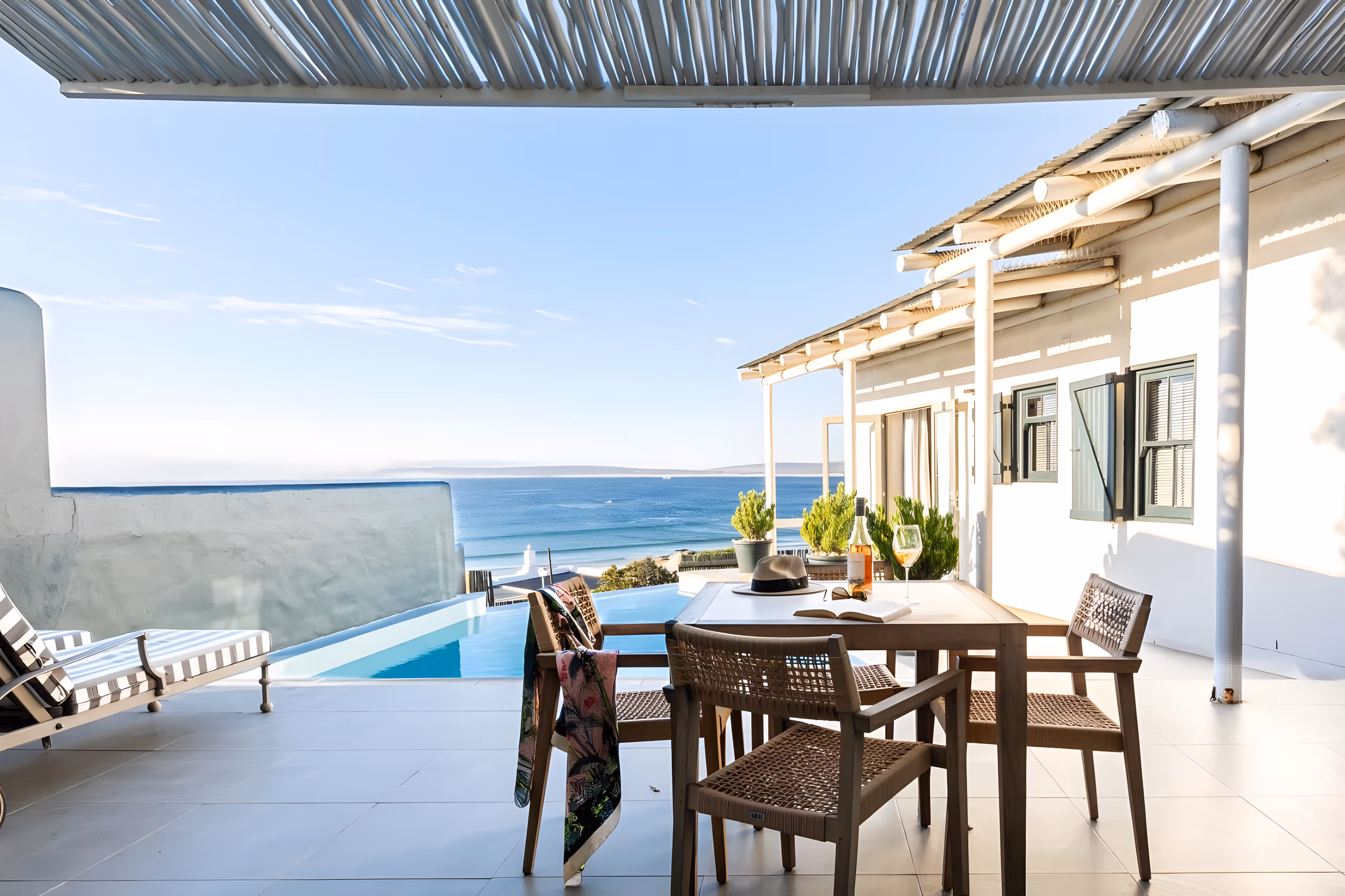Abalone Hotel & Villa's