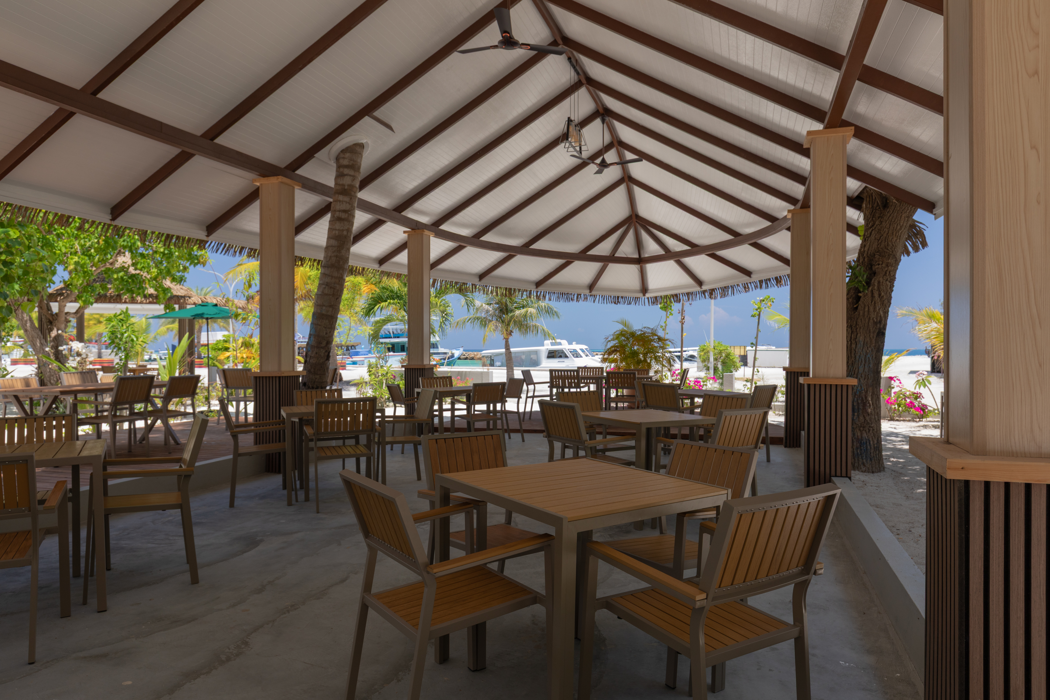 The Arrival Cafe'