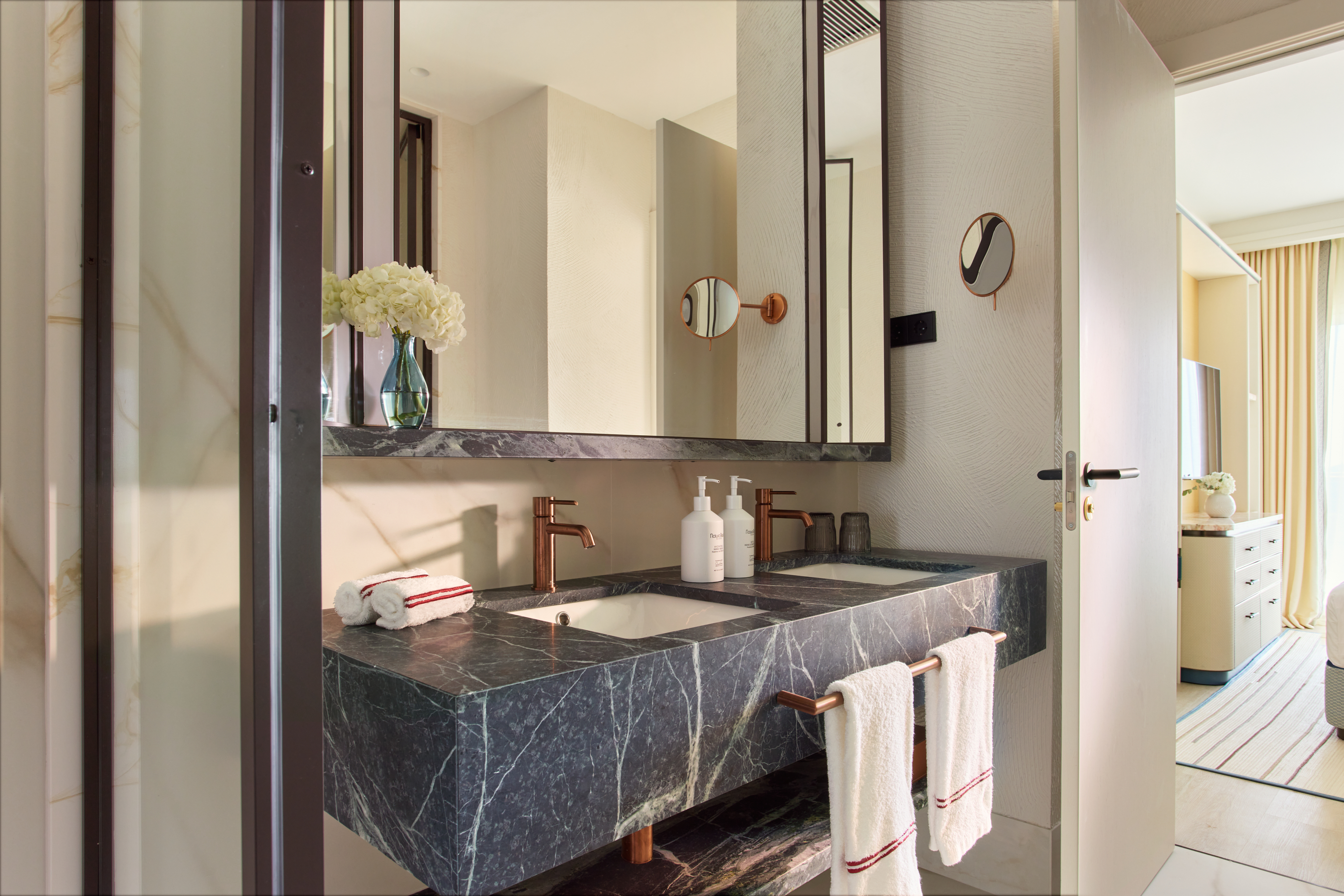 Penthouse Suite with panoramic view