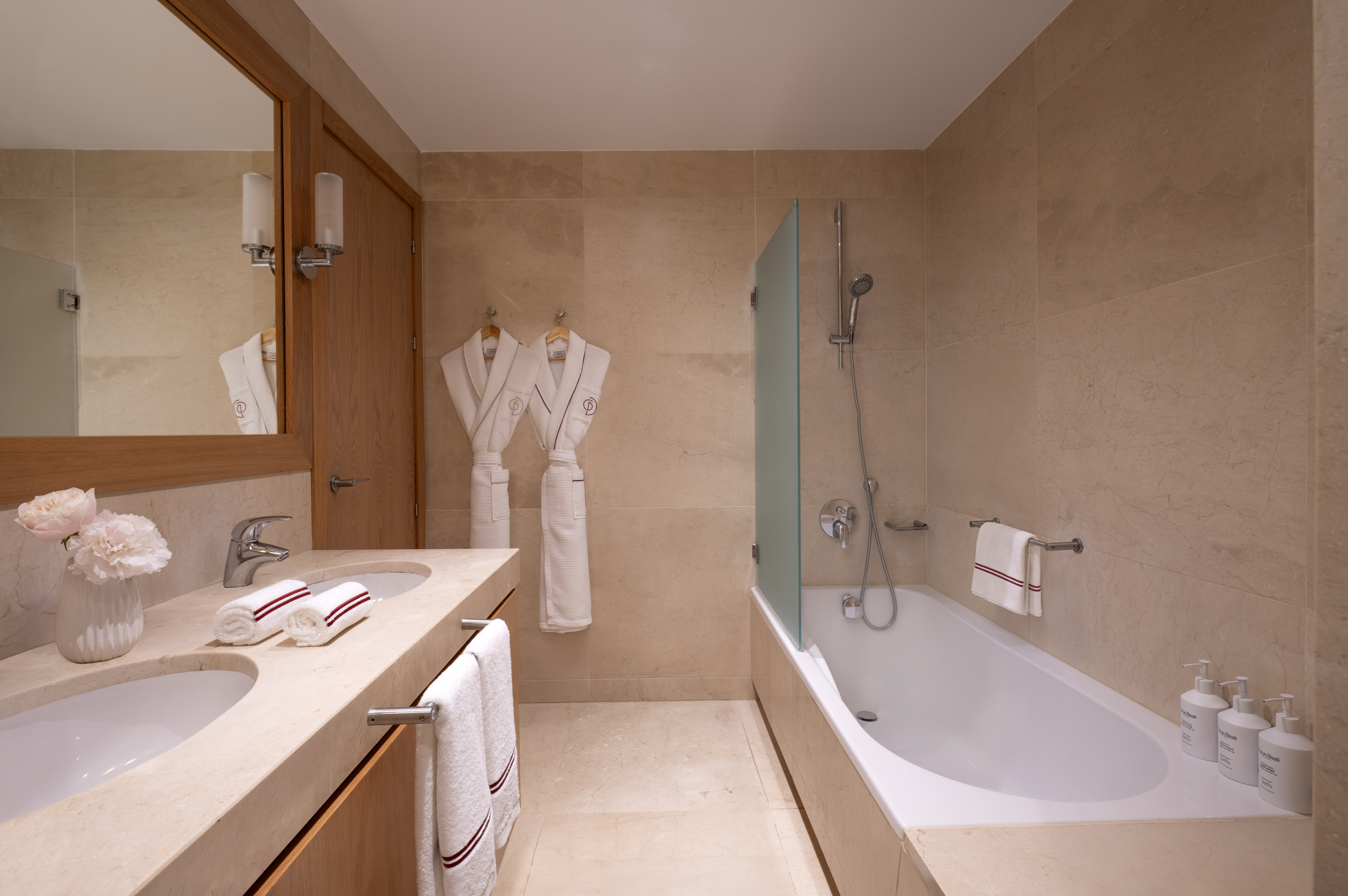Residence Premium with 2 bedrooms (2 adults + 3 children)