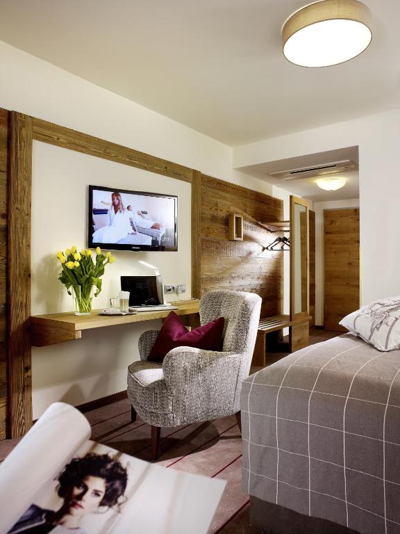 Double Room Deluxe Tyrol