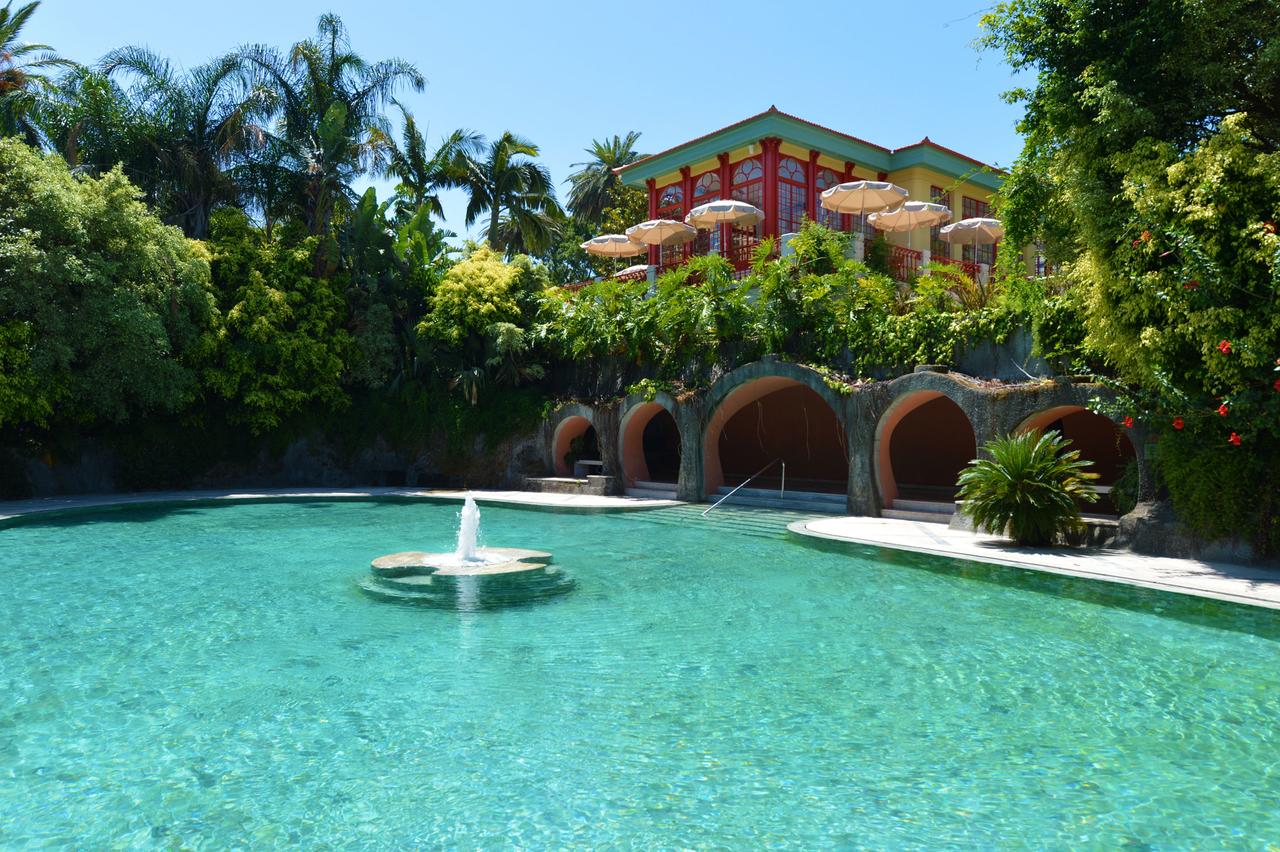 A garden outside Pestana Palace Lisboa Hotel & National Monument - The Leading Hotels of the World 