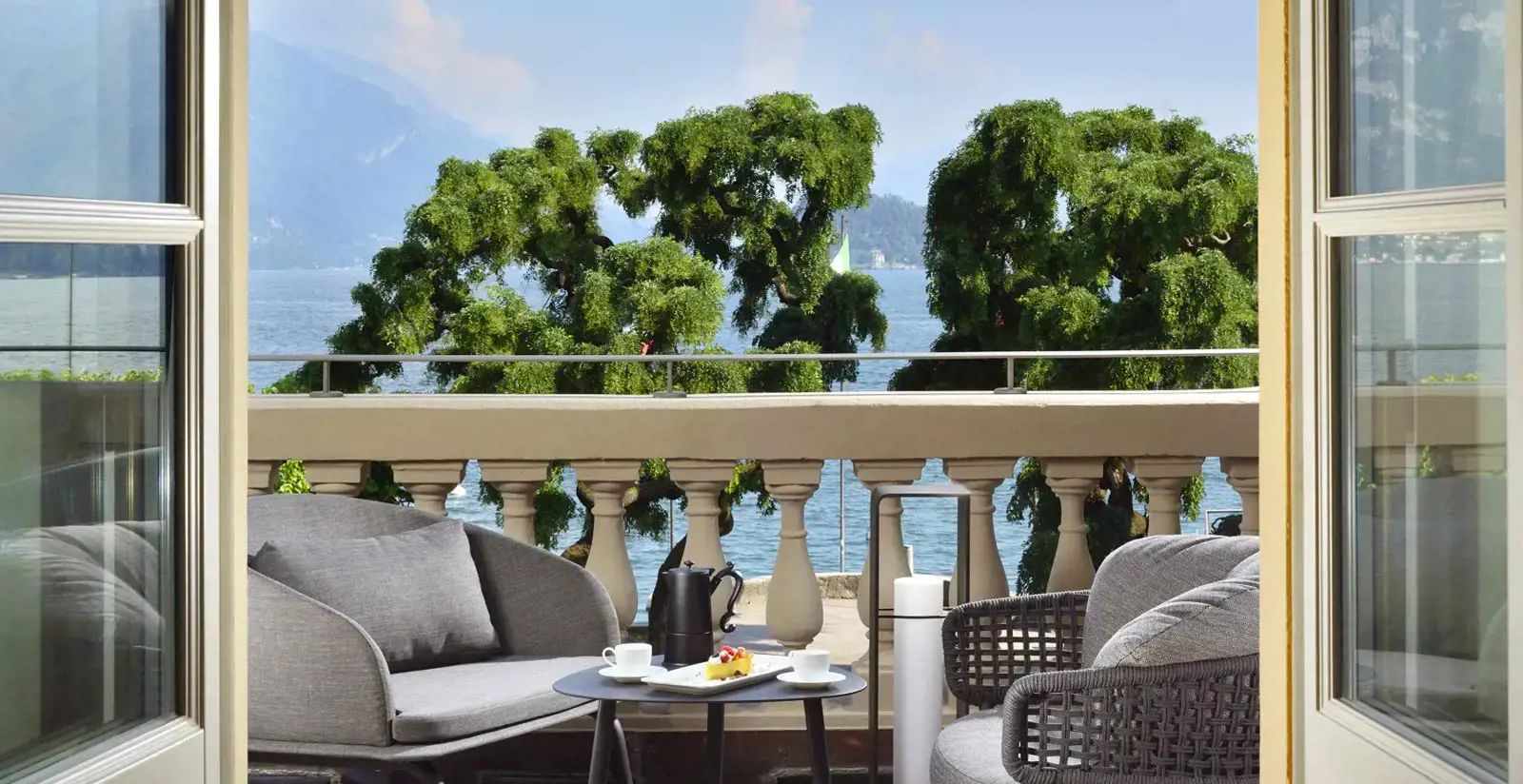Suite with Terrace and Lake View