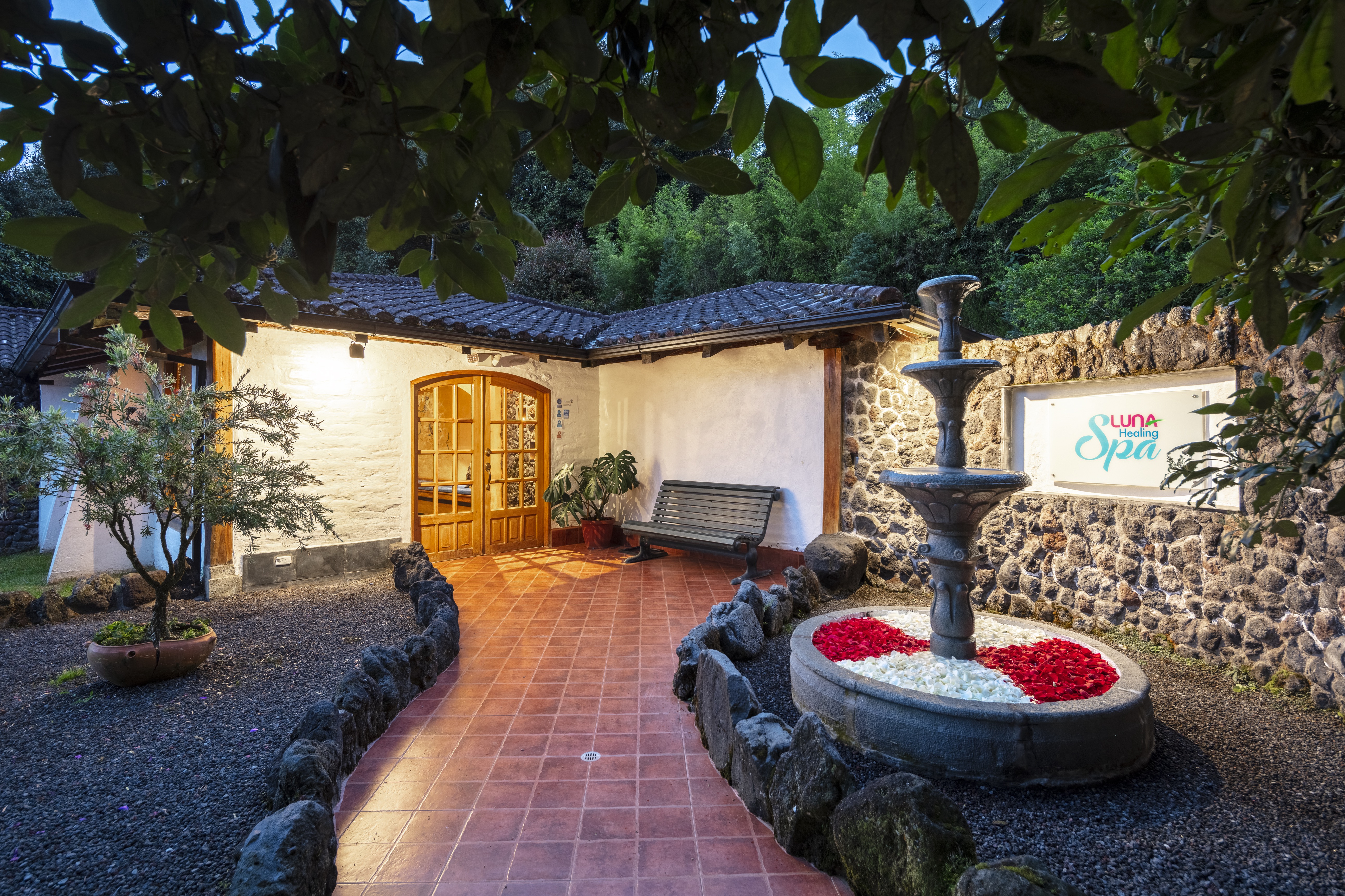 Luna Volcán, Adventure SPA