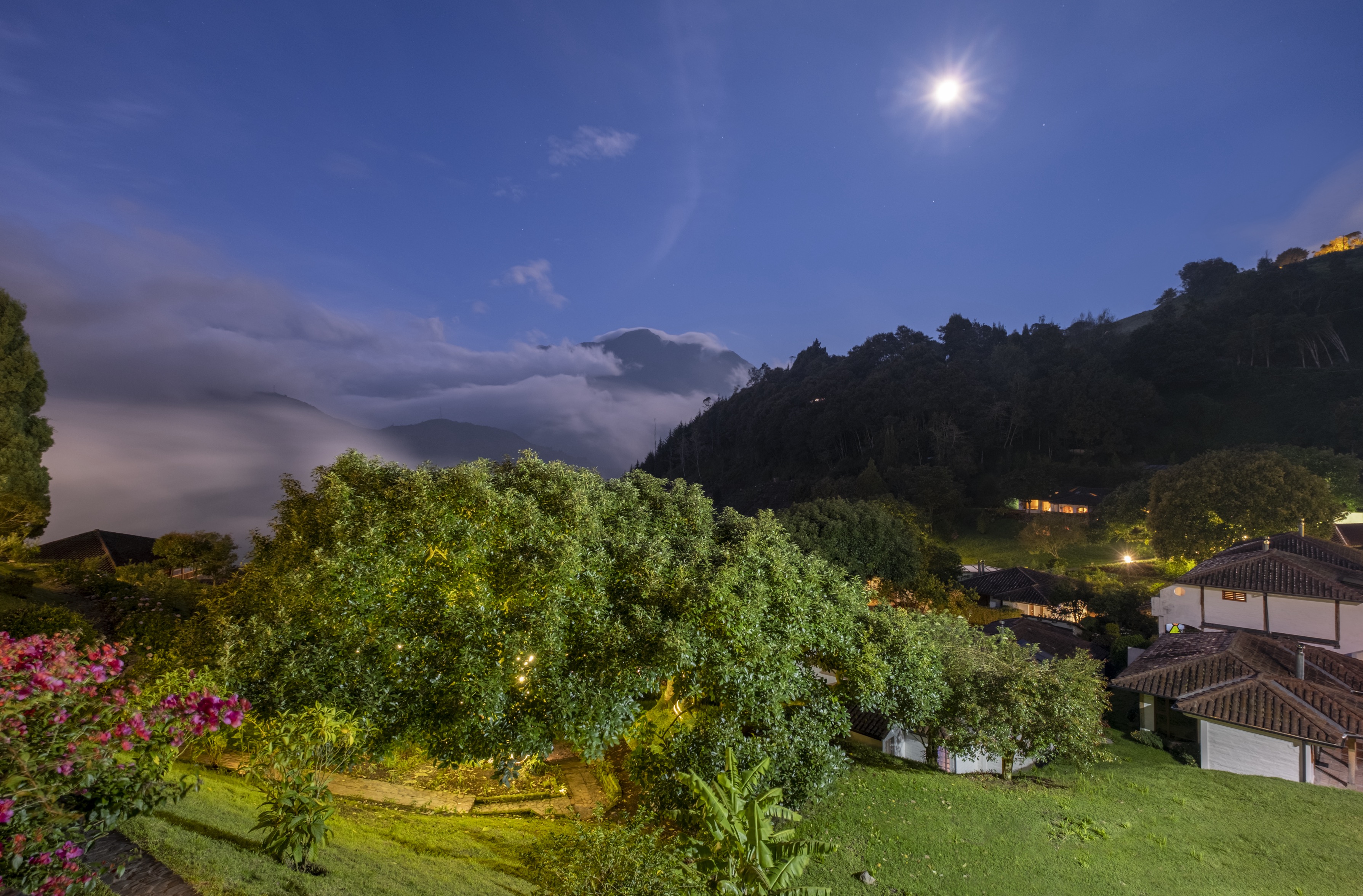 Luna Volcán, Adventure SPA